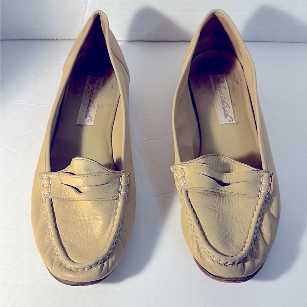 VINTAGE GLORIA VANDERBILT BEIGE LEATHER PENNY LOAFERS - SIZE 8M